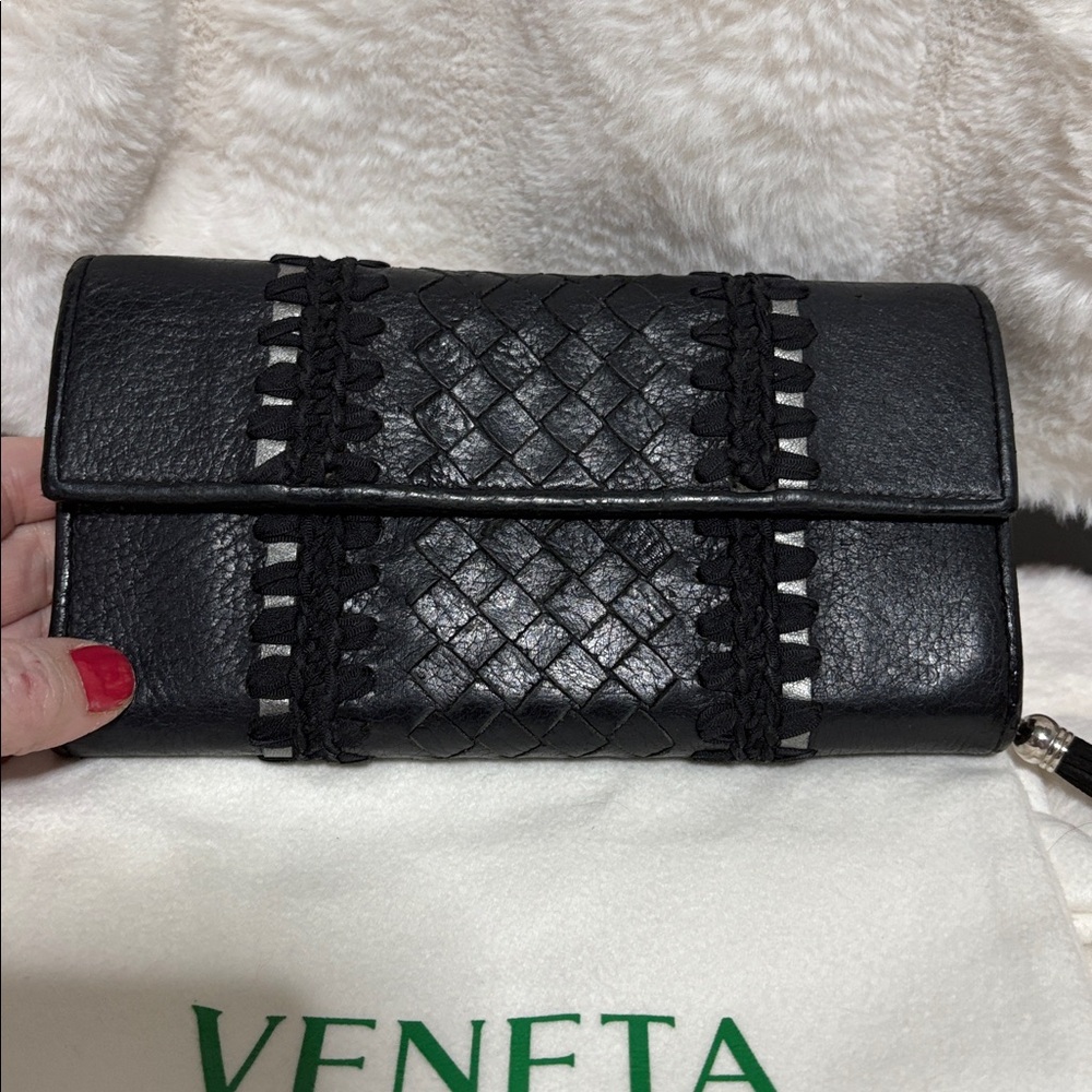 Bottega Veneta Intrecciato
Long Flap Wallet In black
Leather - Picture 2 of 15